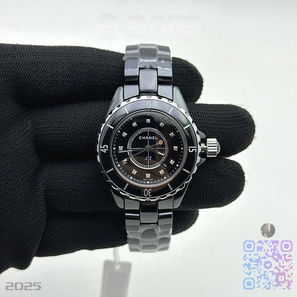HT공장 샤넬 J12 블랙세라믹 12포인트다이얼 33mm 여성용 세라믹브레이슬릿 솔리드백 J12 33mm Black Korea Ceramic EAST Factory 1:1 Best Edition Black Dial Diamonds Markers on Bracelet Swiss Quartz KOR EAST공장